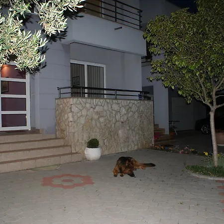 Ukalovic Apartman Zára