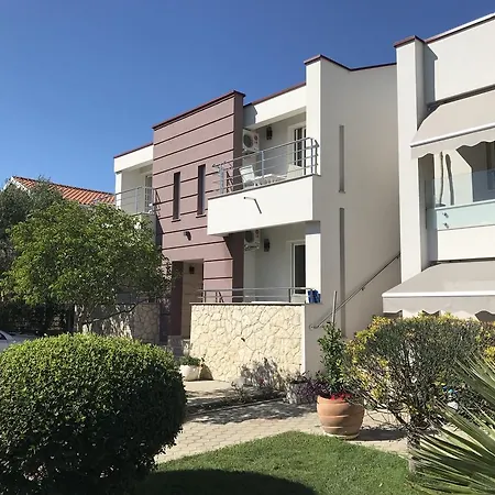 Ukalovic Apartman Zára