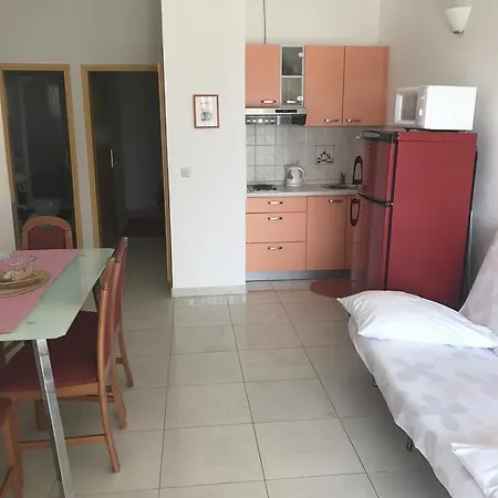 Ukalovic Apartman Zára